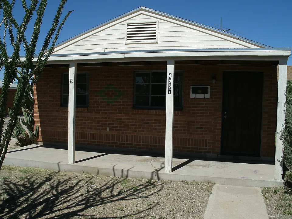4557 & 4559 E 18th St