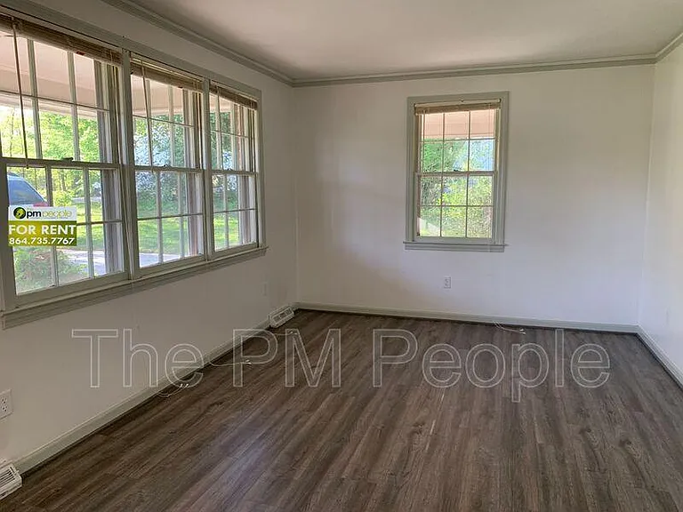 204 Pennwood Ln — Photo 6