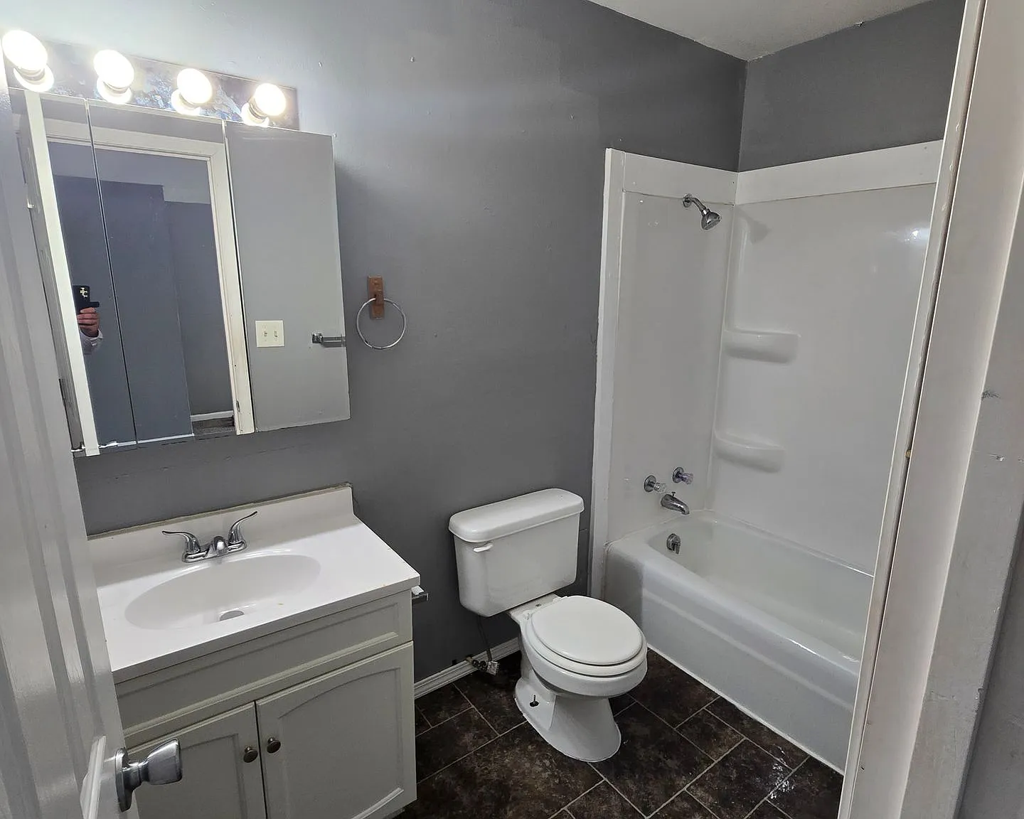 305 W Maple St — Photo 2