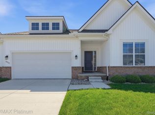 8050 Carston Ln, Brighton, MI 48116