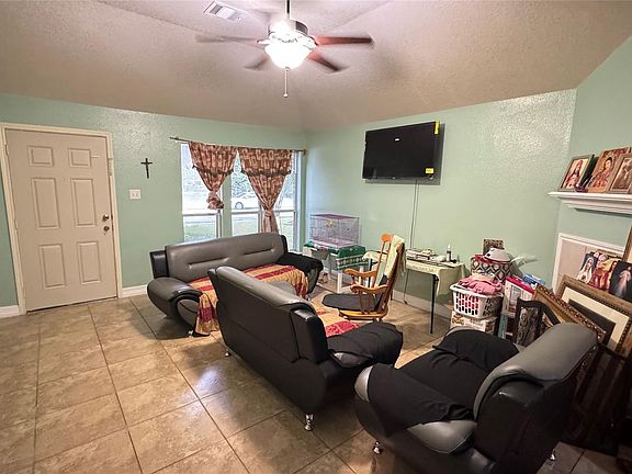 5th image of 20935 Fox Cliff Ln