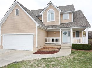 701 Graystone Dr, Grain Valley, MO 64029