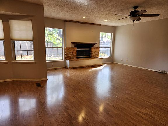 4th image of 12404 Royal Oak Ct NE