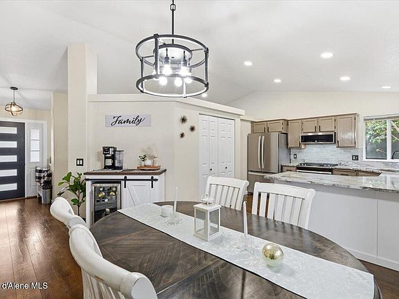 5th image of 1702 N Autumn Crest Ct