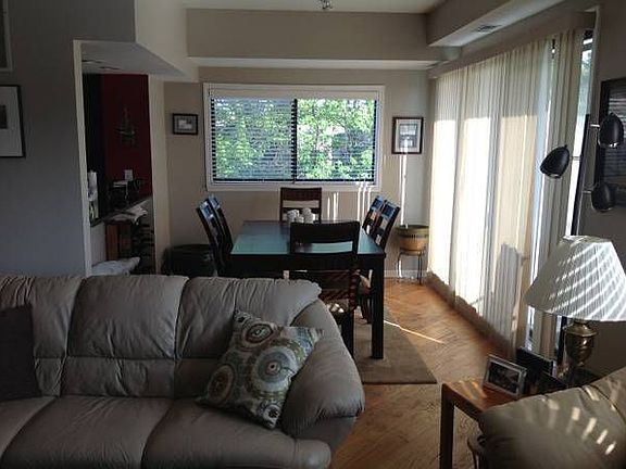2nd image of 2520 N Lincoln Ave #402