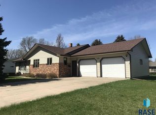 721 S West Wynken Dr, Freeman, SD 57029
