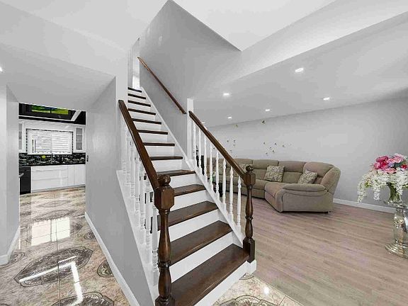 2nd image of 264 N Southport Rd