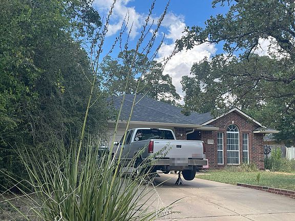 3rd image of 1016 Shadowood Dr