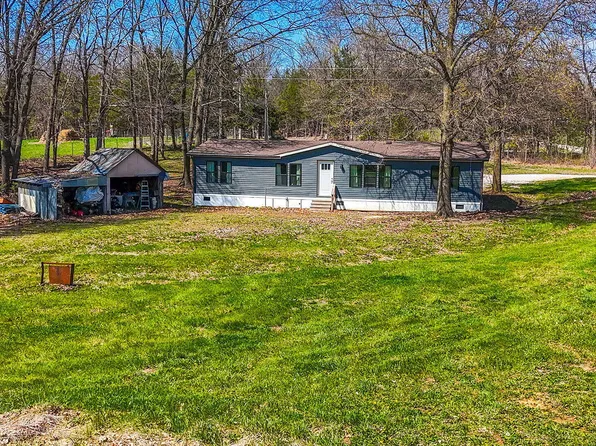 2500 W Blakemore Rd, Sturgeon, MO 65284