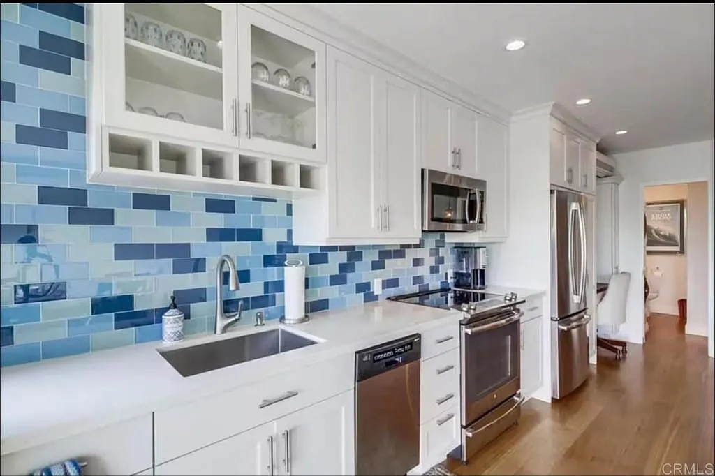 1 bed, 1.5 bath, 615 sqft, $5,000 — Photo 2