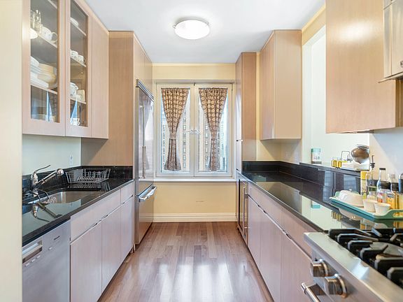 4th image of 400 E 51st St APT 15B