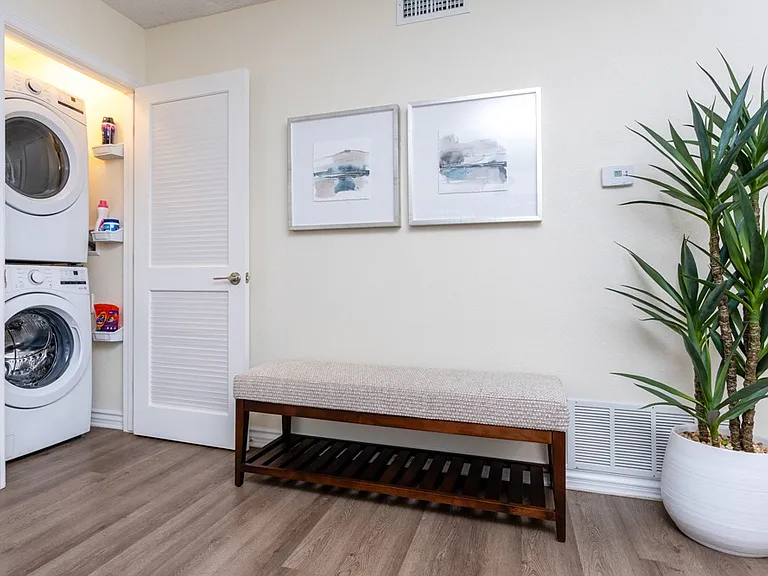Sunstone Place Apartments — Photo 10
