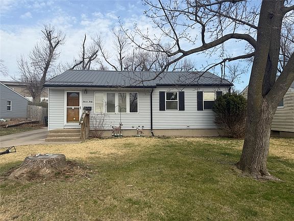 3rd image of 1140 Crestview Dr SE