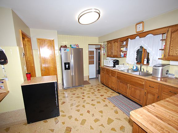 4th image of 245 Moreland Dr