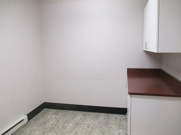 4th image of 101 E Columbia St