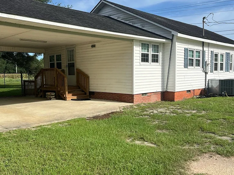 3810 Bluff Rd — Photo 2