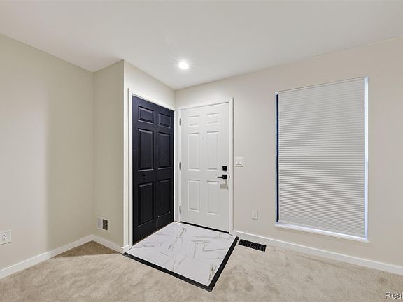 4th image of 38902 Country Cir #16