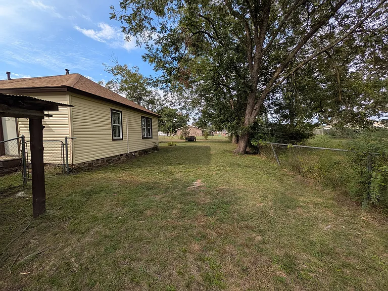 405 S Skaggs Rd — Photo 11