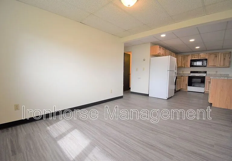 801 W Villard St #30 — Photo 12