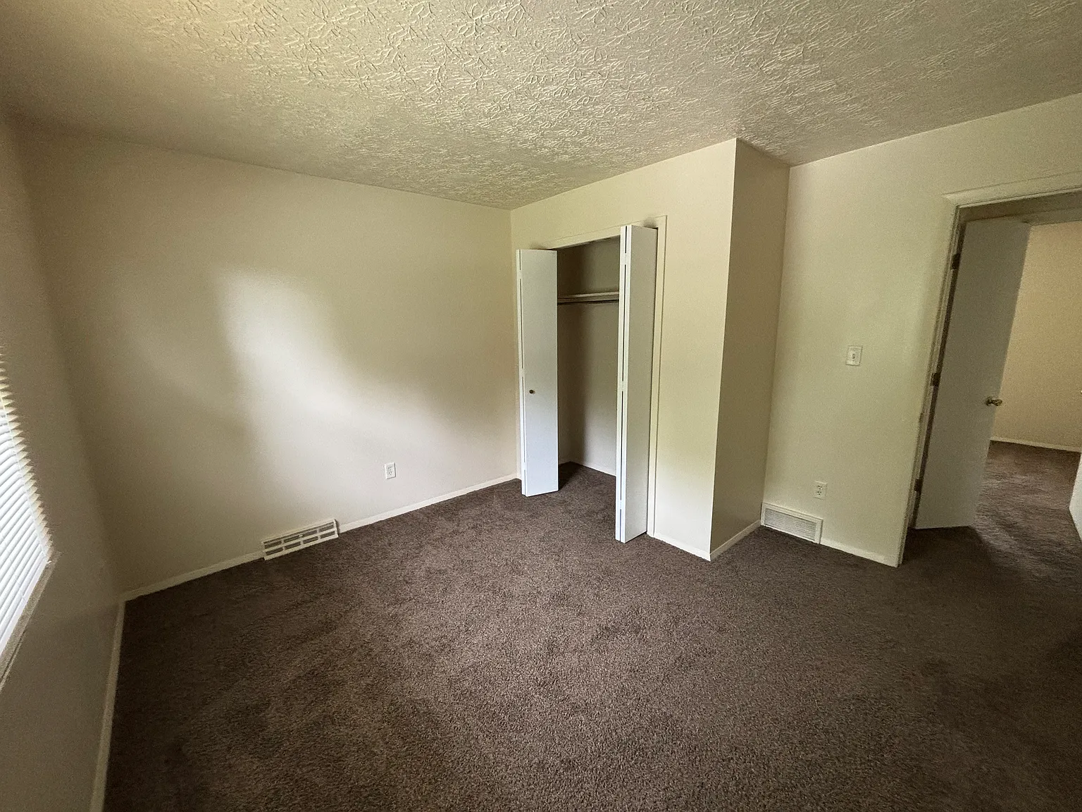 3 bed, 1300 sqft, $1,650 — Photo 4