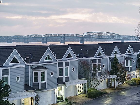 2nd image of 520 SE Columbia River Drive #316