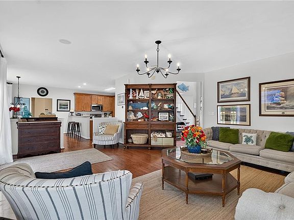 3rd image of 1032 Windward Ln