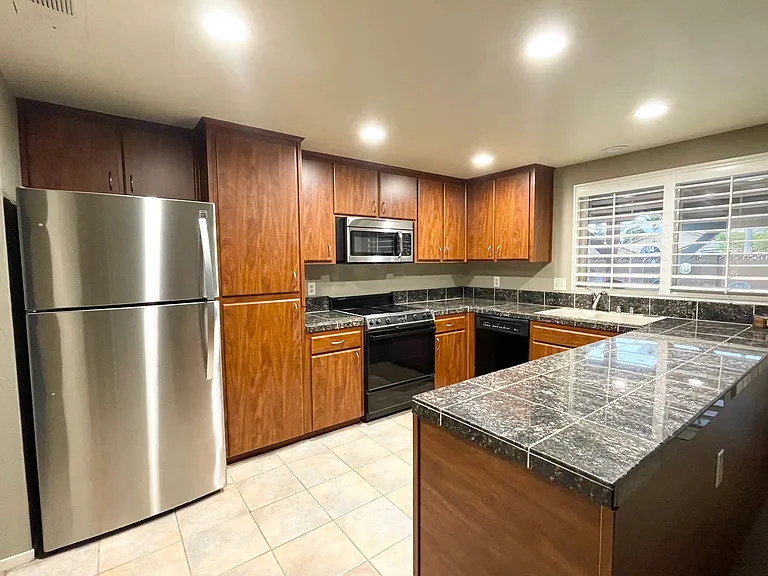 1916 Calimyrna Ave — Photo 4