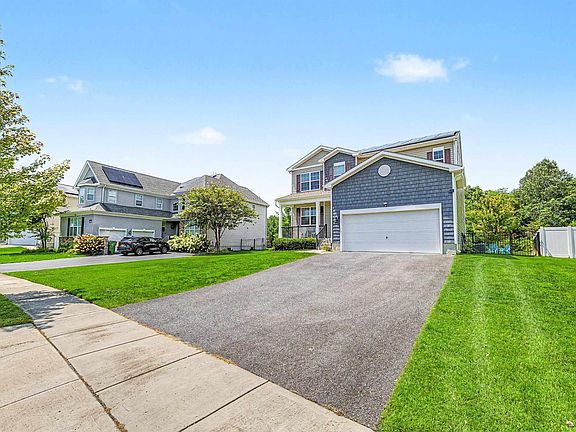 4th image of 128 Crystal Lake Dr