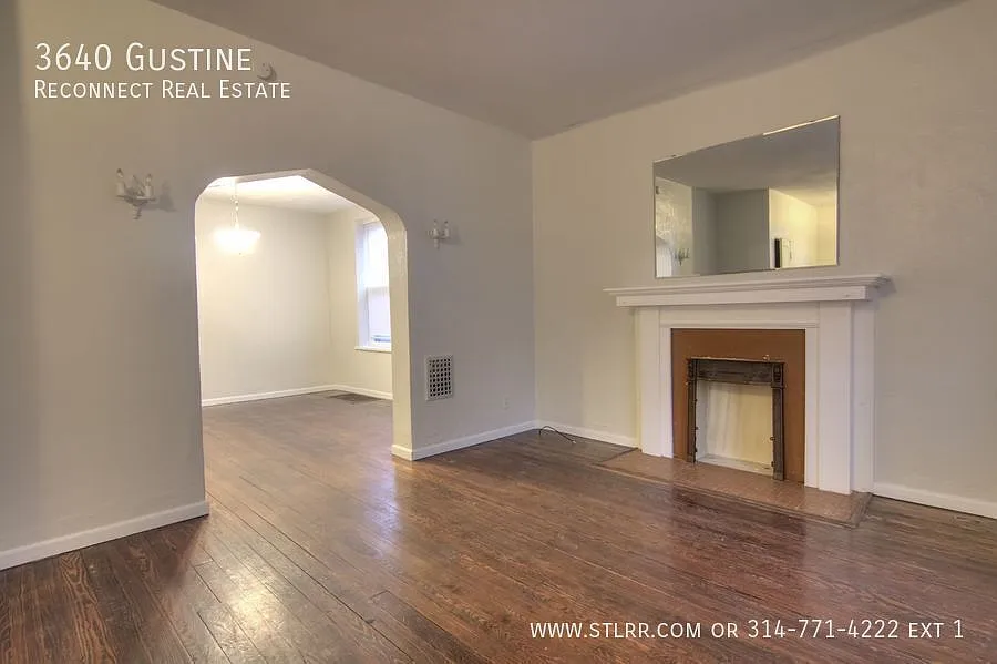Great updated 2 bedroom 1 bath unit with great layout only available for move in October 10th! — Photo 2