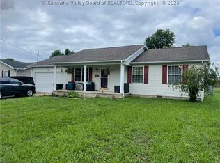 241 Hawthorne Ln, Point Pleasant, WV 25550