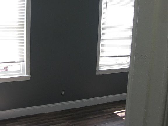3rd image of 1027 W Ontario St