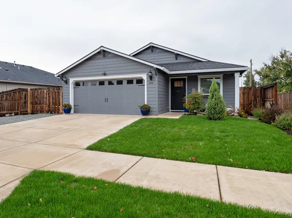 848 Trinity Way, Medford, OR 97501
