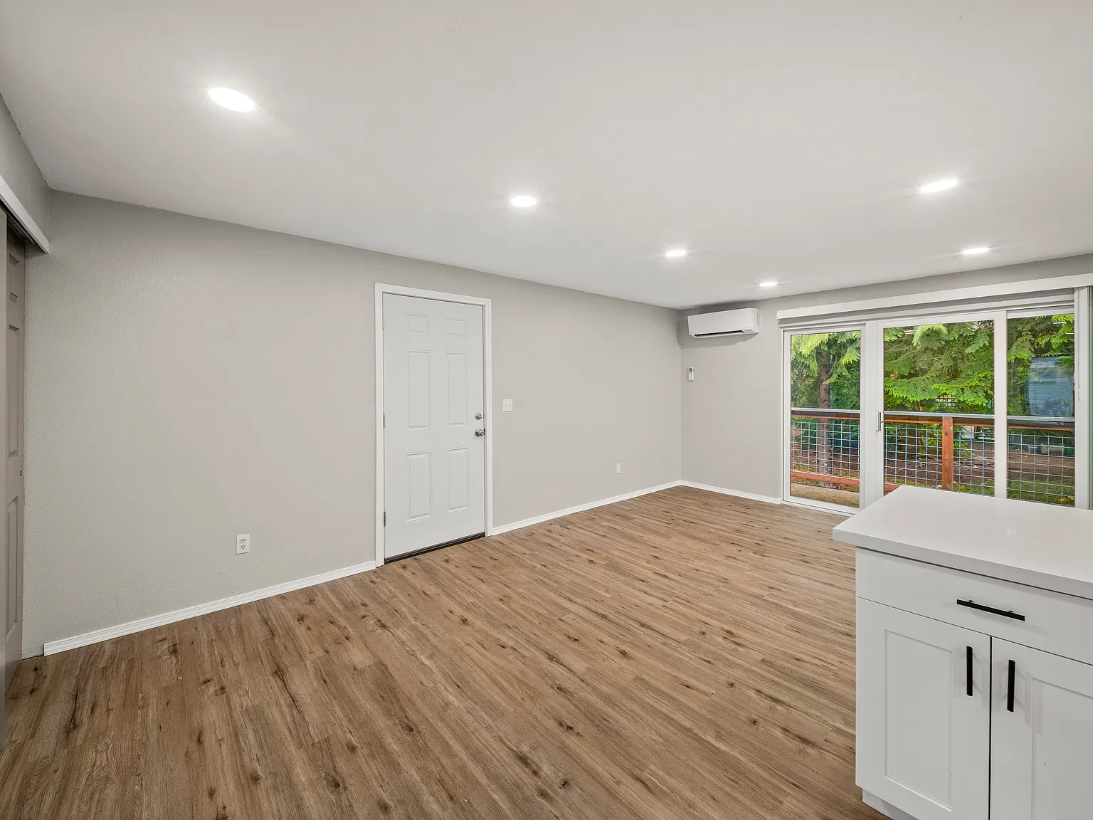 2400 20th Avenue NW — Photo 2