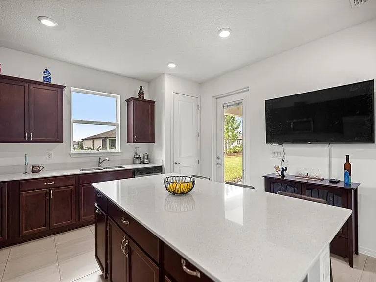 9412 SW 53rd Pl — Photo 2