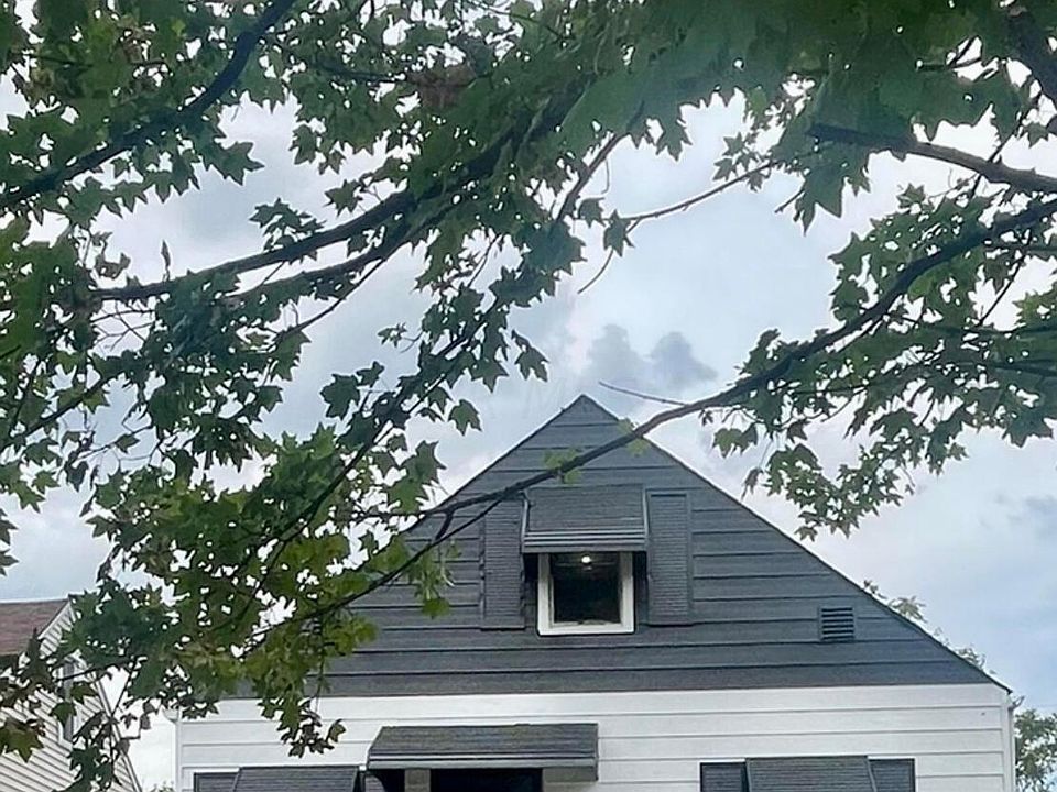 1st image of 986 E 14th Ave
