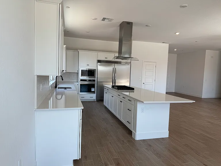 525 E Riverway Ave — Photo 17