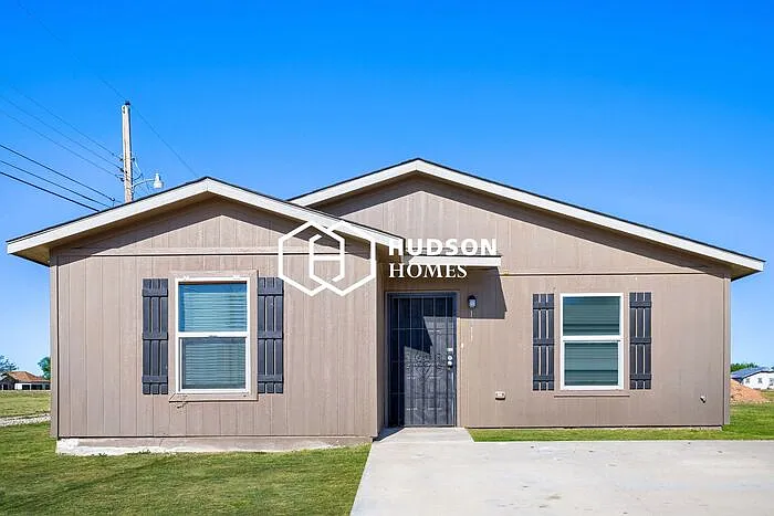 1311 N Travis St — Photo 1