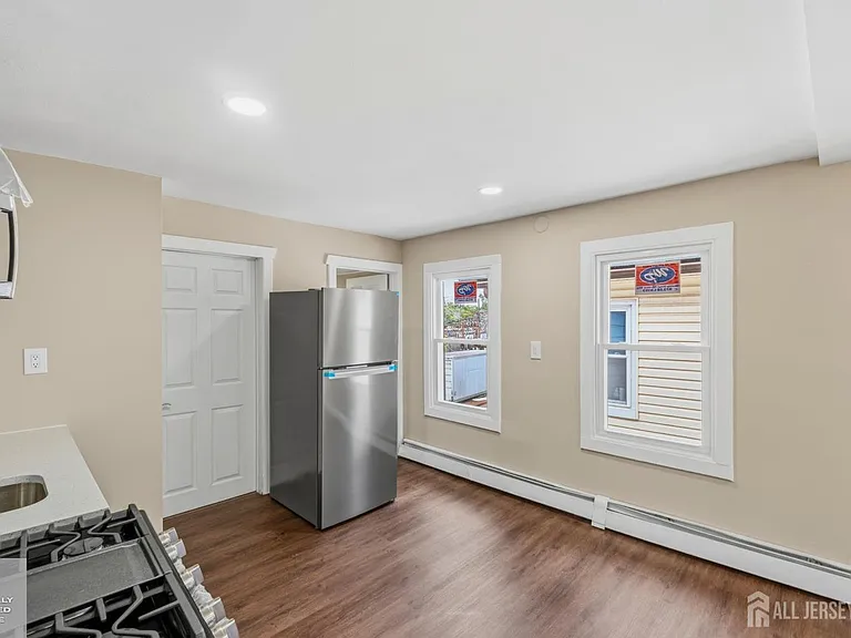 1648 Essex St #2 — Photo 11