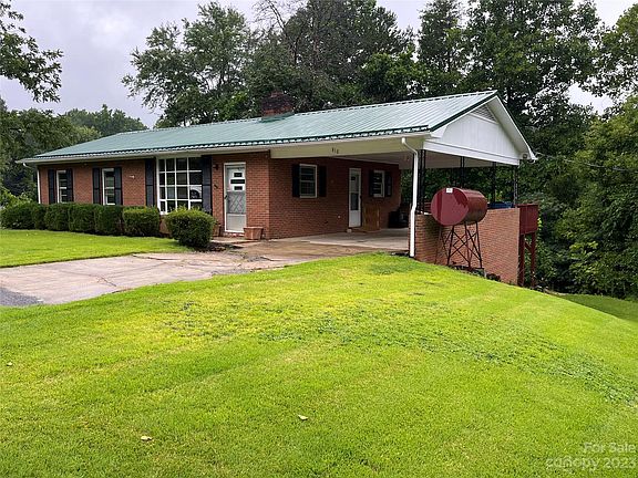 5th image of 810 Skie Cir SE