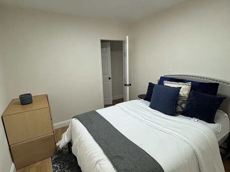 4732 Congress Ave — Photo 11