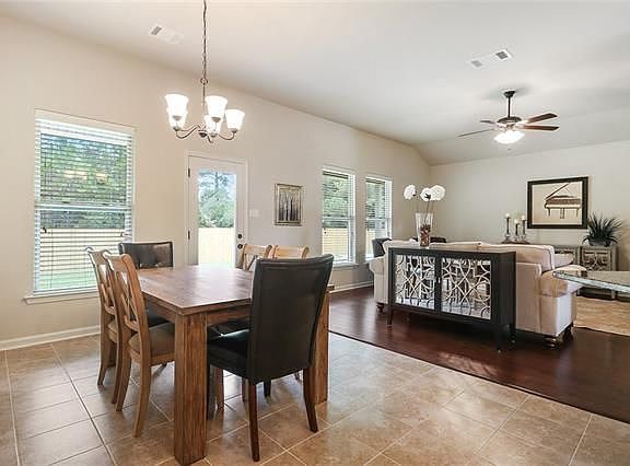 5th image of 1324 N Creek Dr