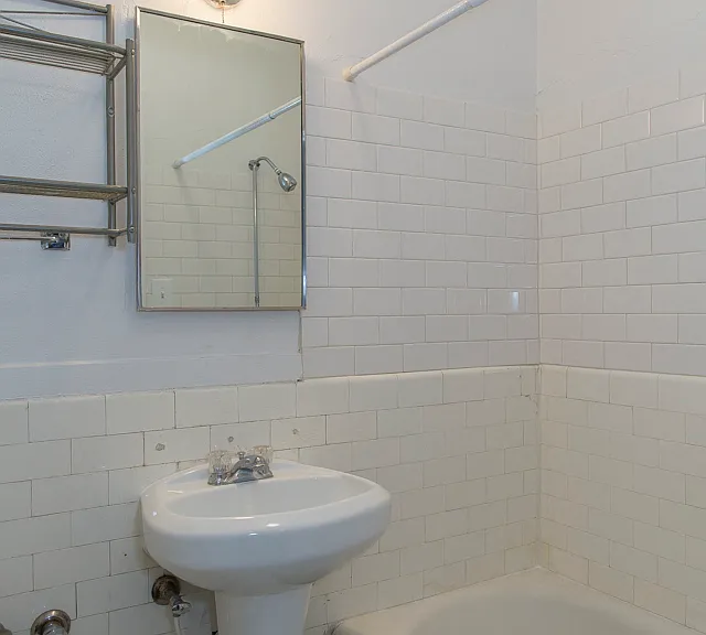 Corona Court Apartments — Photo 24