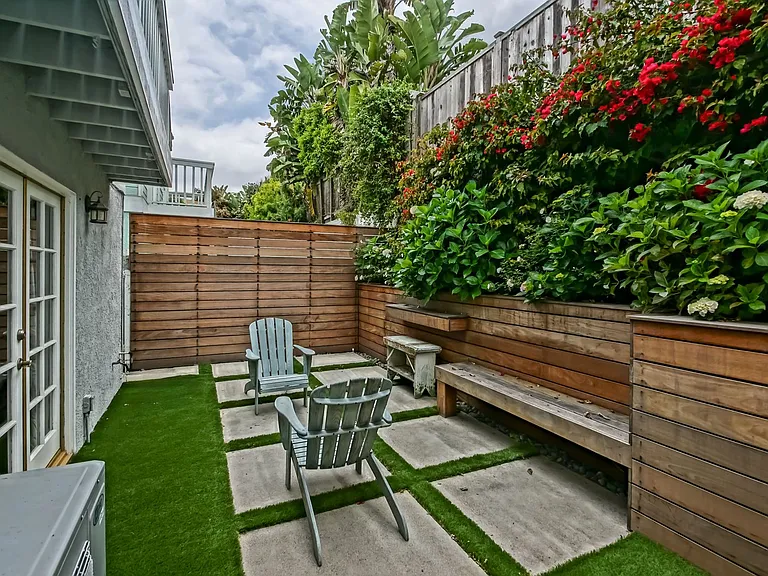 1543 Stanford Ave — Photo 3