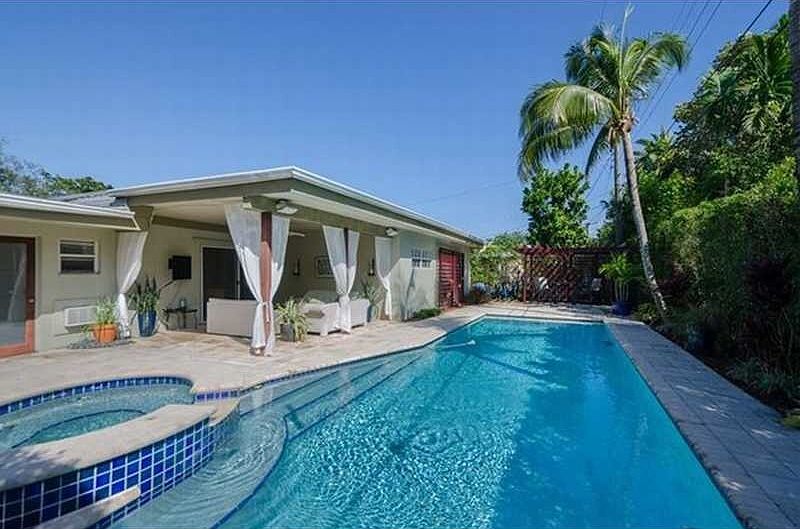 1st image of 1840 Alamanda Dr