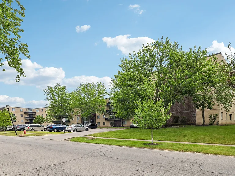 Columbus Park Apartments — Photo 13