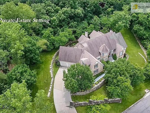 Private Estate - Cul de Sac Lot - Private Lake & Country Club Community