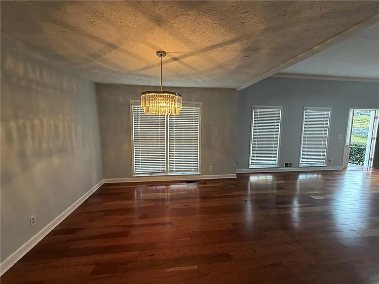 3336 Camelot Dr — Photo 12