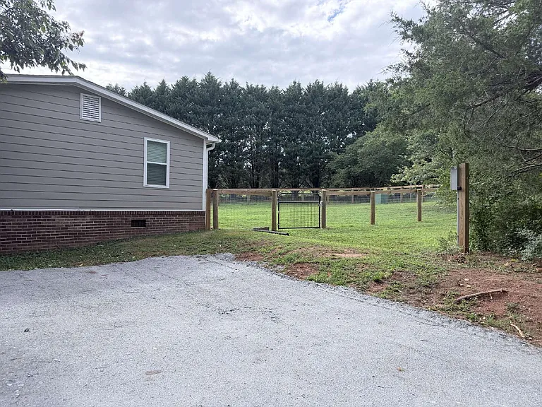 129 Redwood Ln — Photo 35