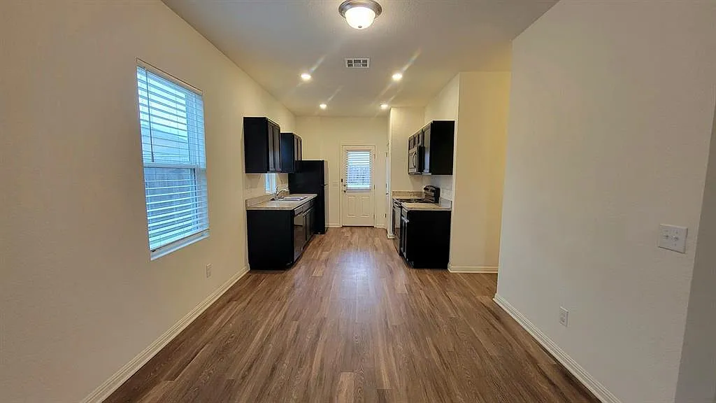 3 bed, 1109 sqft, $1,650 — Photo 4