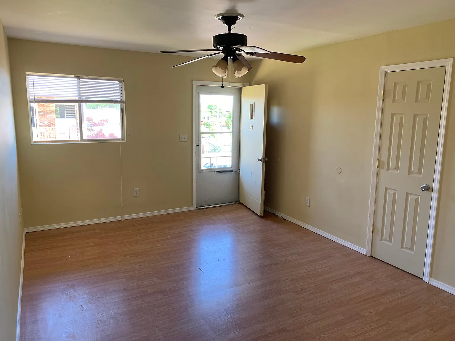 604 S Montgomery St — Photo 2